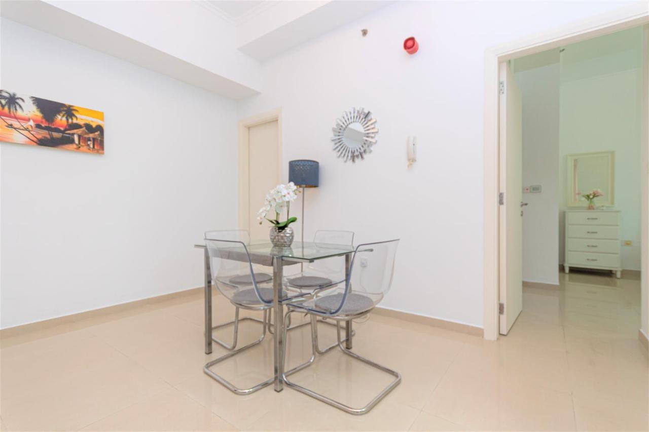 Gorgeous 1 Bed With Balcony - Walk Distance Apartment Dubai